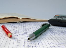 Mains construisent une tour