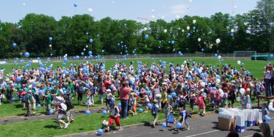 Enfants avec ballons