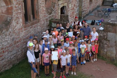 Weltenbummler: Gewinnerklassen aus Karlsruhe und Brumath treffen sich am Schloss Lichtenberg