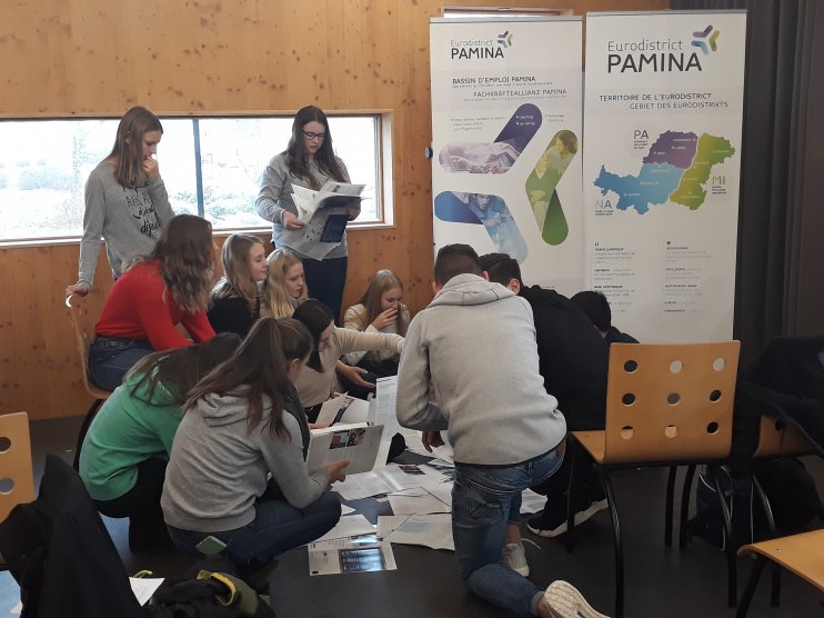 TheoPrax dans le Rhin supérieur 2019/2020: Tandems d’élèves transfrontaliers comme partenaires du monde de l’économie dans le Rhin supérieur