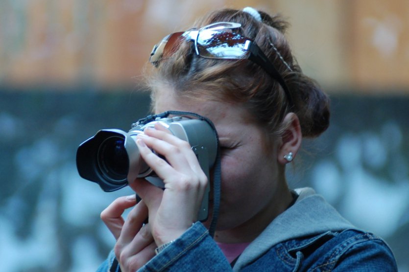 junge Fotografin